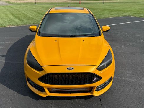 Used 2016 Ford Focus ST image 2