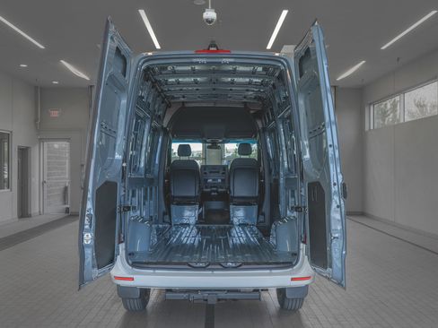 Used 2025 Mercedes-Benz Sprinter 2500 image 15