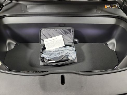 Used 2024 Rivian R1S Adventure AWD/4WD image 14