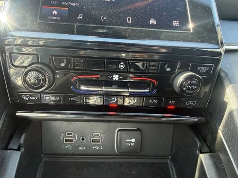Used 2024 Jeep Grand Cherokee Altitude AWD/4WD image 23
