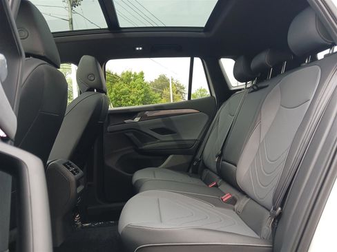 New 2025 Volkswagen Tiguan SE R-Line image 31