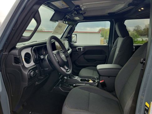 New 2025 Jeep Gladiator Sport image 9