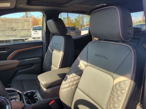 New 2026 GMC Canyon Denali image 11