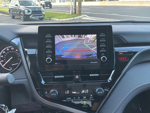 Used 2022 Toyota Camry SE w/ Carpet Mat Package (TMS) FWD image 17