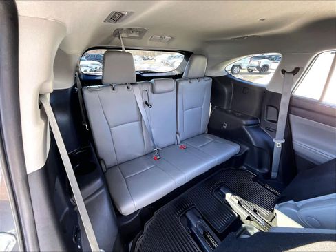 Used 2023 Toyota Highlander XLE image 17