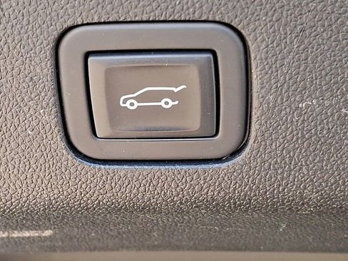 Certified 2023 Cadillac Escalade Premium Luxury image 28