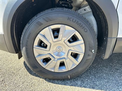 New 2026 Nissan Kicks S image 11