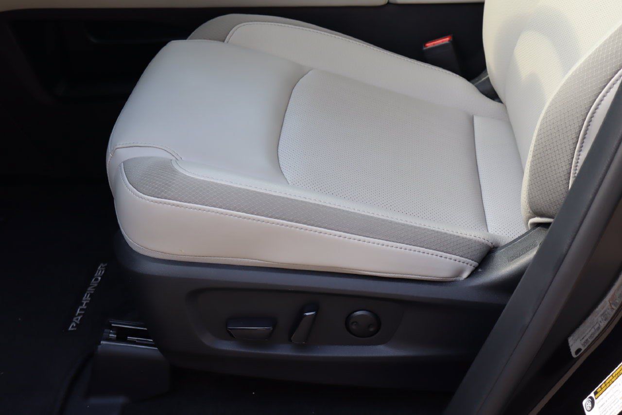 Used 2026 Nissan Pathfinder SL FWD image 15