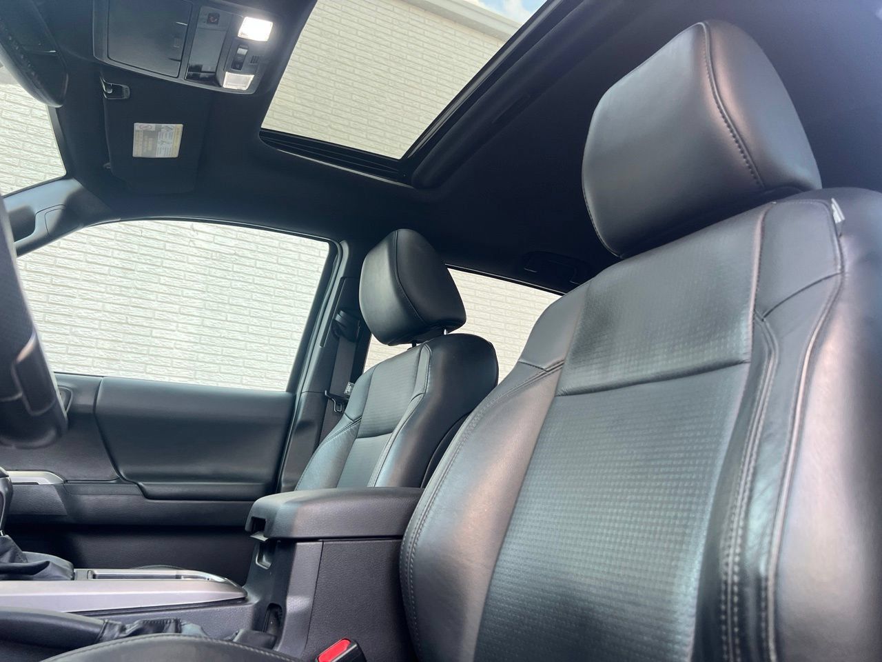 Used 2022 Toyota Tacoma Limited AWD/4WD image 16