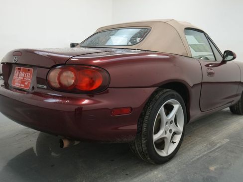 Used 2003 MAZDA MX-5 Miata image 9