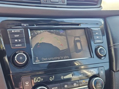 Used 2018 Nissan Rogue SL w/ Premium Package image 24