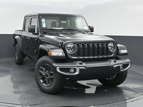 New 2025 Jeep Gladiator Sport image 2