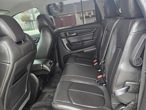 Used 2017 Chevrolet Traverse LT image 18