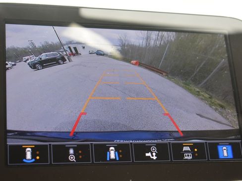 Used 2023 Chevrolet Equinox Premier AWD/4WD image 16