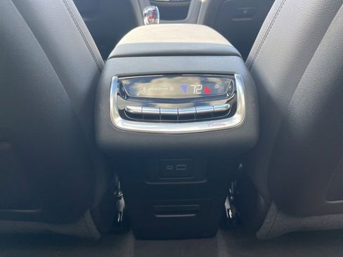 New 2025 Cadillac XT6 Luxury image 40