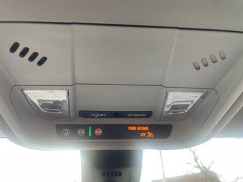 Used 2024 Chevrolet Equinox LT image 30