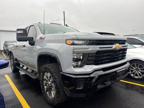Used 2025 Chevrolet Silverado 2500 Custom w/ Custom Value Package AWD/4WD image 2