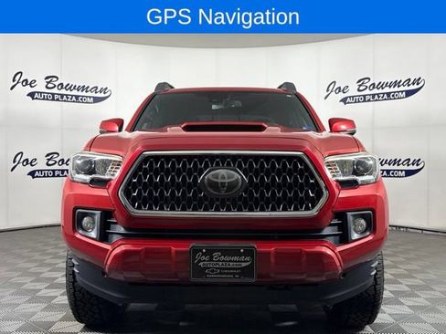 Used 2018 Toyota Tacoma TRD Sport AWD/4WD image 4