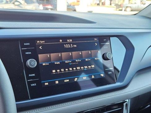 New 2024 Volkswagen Taos SE image 19