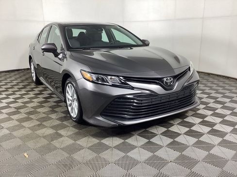 Used 2020 Toyota Camry LE image 1