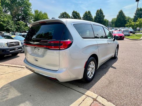 Used 2026 Chrysler Pacifica Select FWD image 7