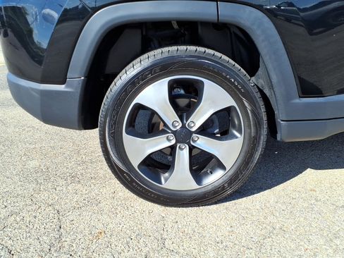 Used 2019 Jeep Compass Latitude w/ Popular Equipment Group AWD/4WD image 6