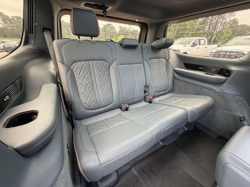 Used 2023 Jeep Grand Wagoneer Series III AWD/4WD image 21