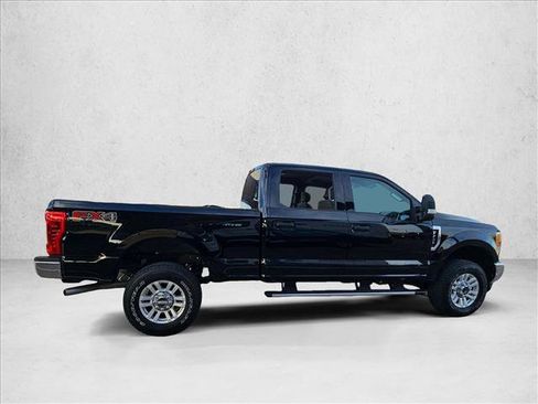 Used 2017 Ford F250 XLT w/ XLT Value Package image 4
