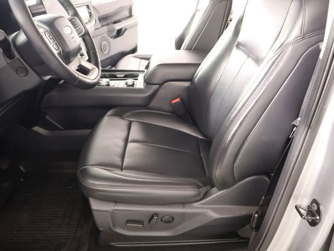 Used 2024 Ford Expedition Max XLT image 12
