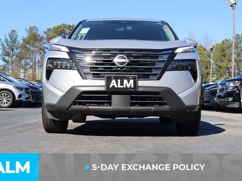 Used 2024 Nissan Rogue SV image 4