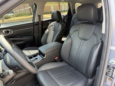 Certified 2023 Kia Sorento SX FWD image 11