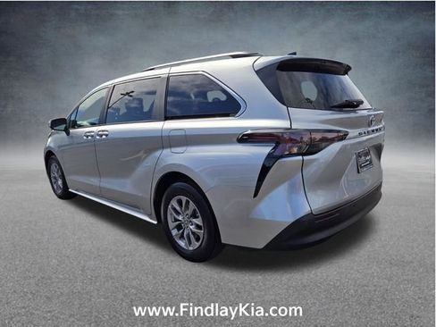 Used 2024 Toyota Sienna XLE image 10