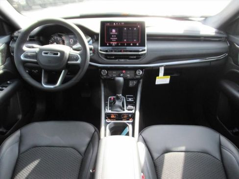 New 2026 Jeep Compass Latitude image 11