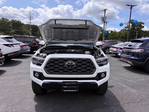 Used 2023 Toyota Tacoma TRD Off-Road w/ Black Out Package (TMS) AWD/4WD image 10