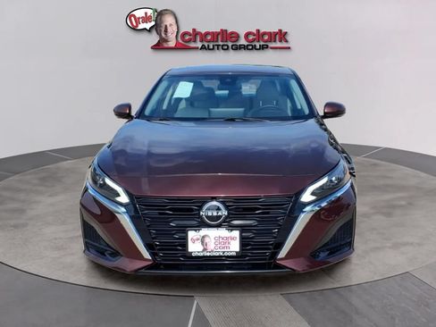 Used 2024 Nissan Altima 2.5 SL FWD image 8