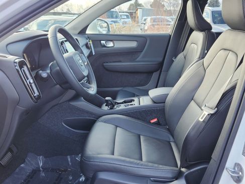 New 2025 Volvo XC40 B5 Core w/ Protection Package Premier image 7