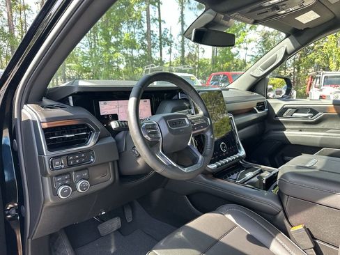 Certified 2025 GMC Yukon XL Denali AWD/4WD image 10