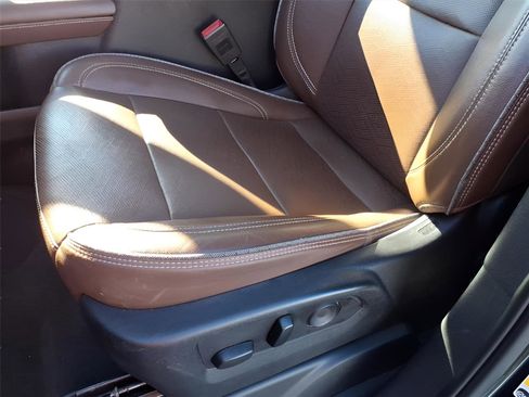 Used 2021 Chevrolet Suburban High Country w/ Premium Package image 12