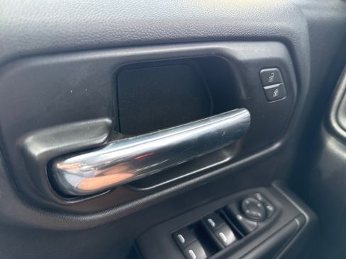 Used 2020 Chevrolet Silverado 1500 Custom w/ Custom Convenience Package image 24