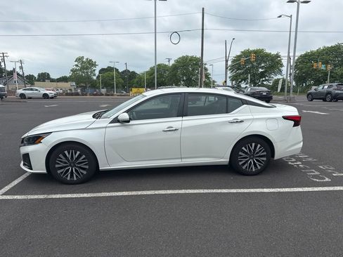 Used 2023 Nissan Altima 2.5 SV FWD image 5