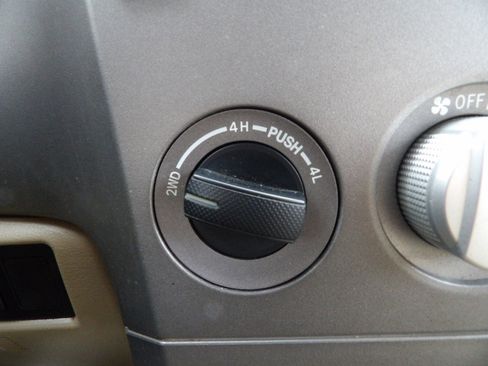 Used 2011 Toyota Tundra 4x4 Double Cab image 14