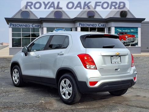 Used 2017 Chevrolet Trax LS w/ Fleet Convenience Package FWD image 2