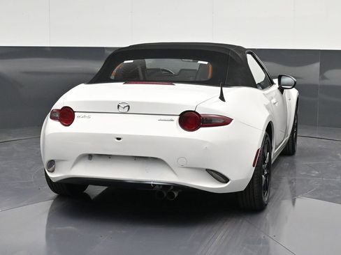 Used 2020 MAZDA MX-5 Miata Sport image 2