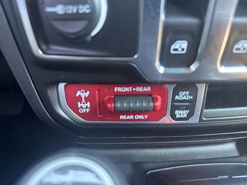 Used 2023 Jeep Wrangler Rubicon w/ LED Lighting Group AWD/4WD image 23