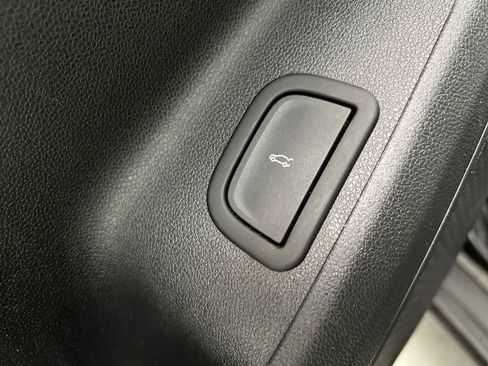 Used 2024 Chevrolet Traverse LT FWD image 16