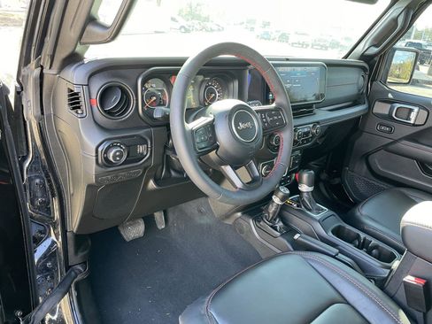 Used 2024 Jeep Gladiator Rubicon image 14