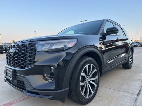 Certified 2025 Ford Explorer ST-Line image 33