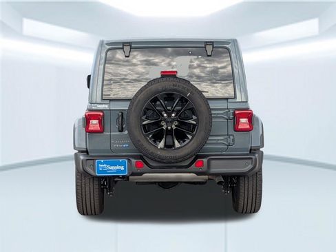 Used 2025 Jeep Wrangler Unlimited Sahara w/ Safety Group AWD/4WD image 5
