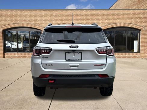 Used 2025 Jeep Compass Trailhawk AWD/4WD image 4