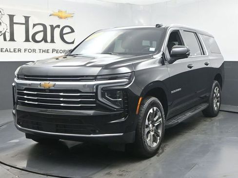 Used 2025 Chevrolet Suburban LT w/ Comfort Package AWD/4WD image 35